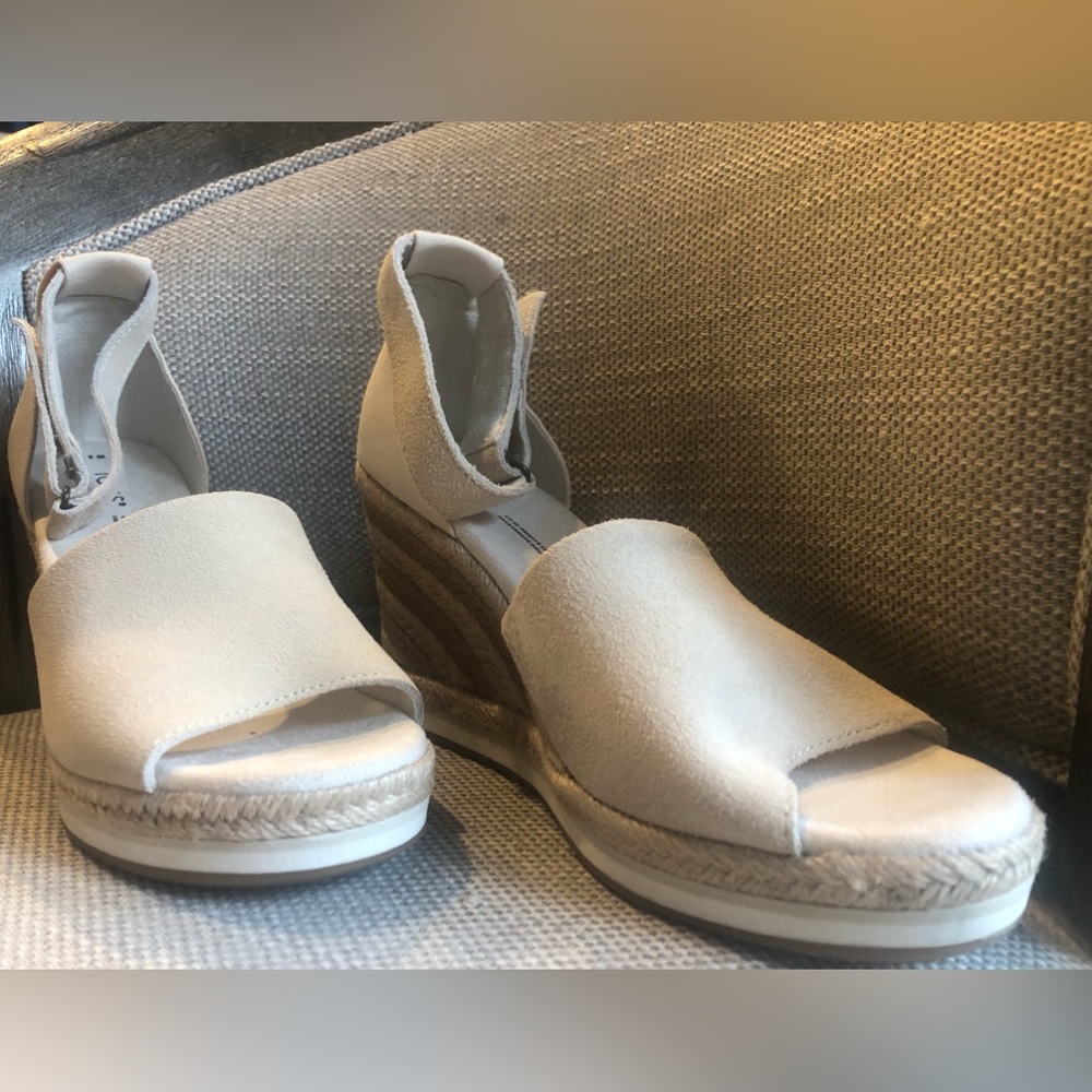 👡👡Toms -suede/ canvas wedge sandals